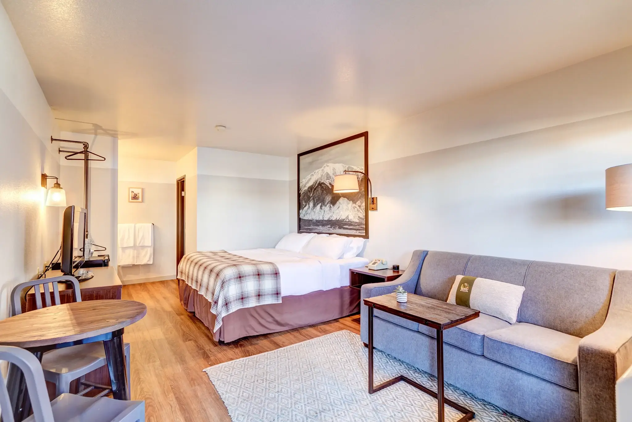 King Room with Couch