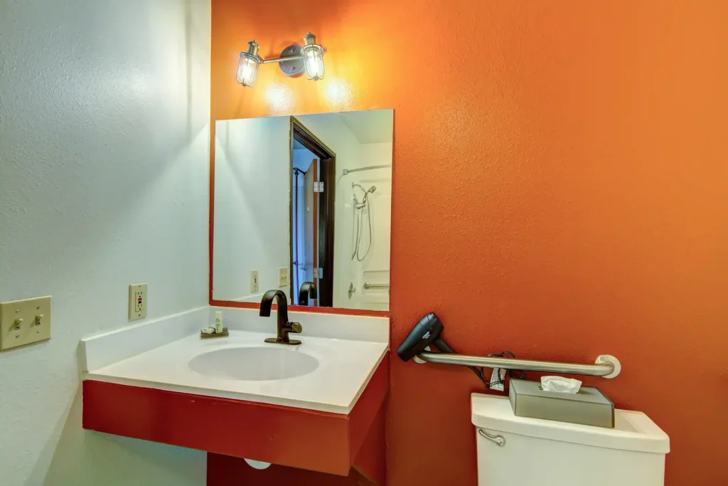 feature LoyalDuke Queen bath