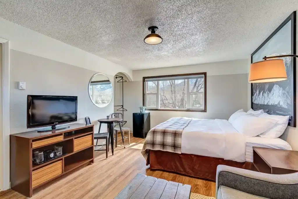 Feature Meadow King Room