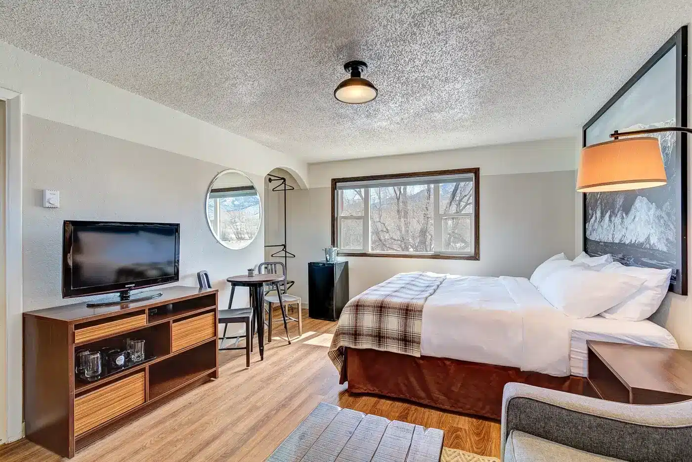 Feature Meadow King Room