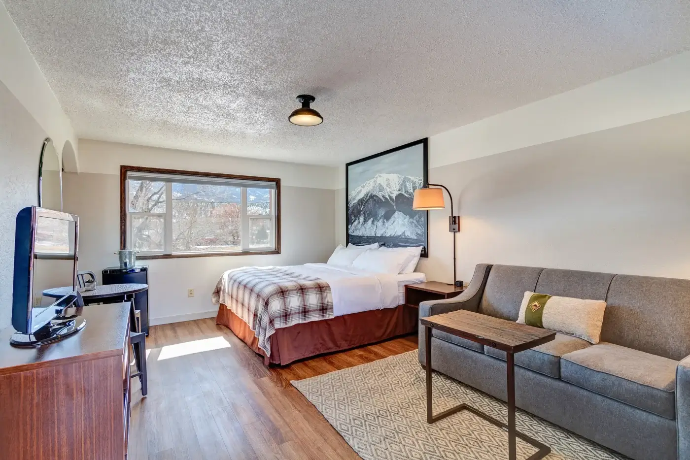 Feature Meadow King Room